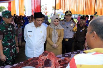 Pariaman Provides 4,000 Packages of Low-cost Foodstuffs