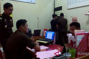 Pemilik pabrik minuman beralkohol di Payakumbuh masih DPO (video)