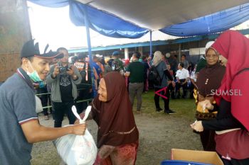 Ratusan warga serbu Pasar murah Pelindo II