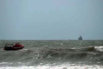 Seorang bocah hilang terseret gelombang Pantai Teluk Penyu