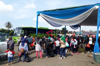 Penumpang arus balik di Terminal Rajabasa melonjak