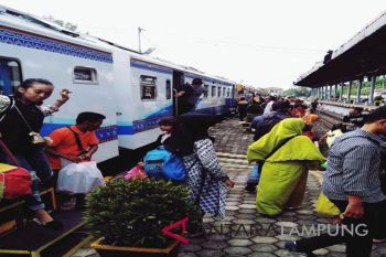 Beragam transportasi tingkatkan layanan Natal-Tahun Baru