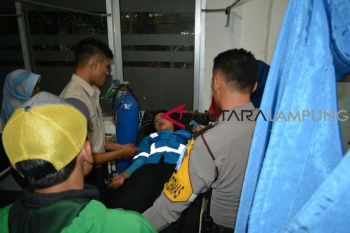 Alami sesak napas Ovi dibawa ke pos kesehatan