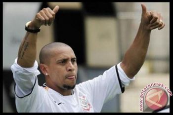 Roberto Carlos hadiri pembukaan "FIFA Football Museum"