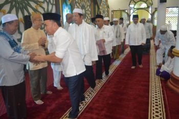 Gubernur duga tabrakan akibat mobilnya berhenti mendadak