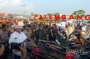 Polisi musnahkan ratusan senjata api rakitan