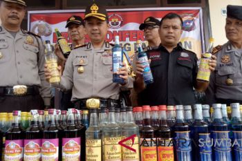 Lebaran, polisi Padang Pariaman sita ratusan minuman beralkohol