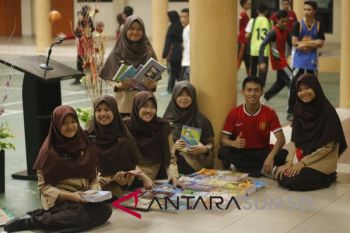 SMAN Sumsel bantu perlengkapan sekolah desa terpencil