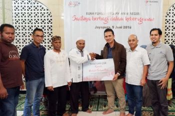 Telkomsel salurkan bantuan untuk komunitas Muslim Wamena