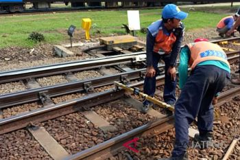 Proyek jalur rel ganda dihentikan sementara