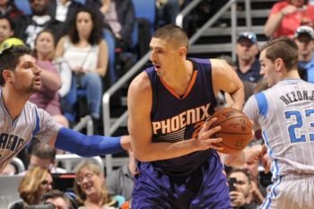 NBA denda McCollum dan Len akibat saling dorong dalam pertandingan