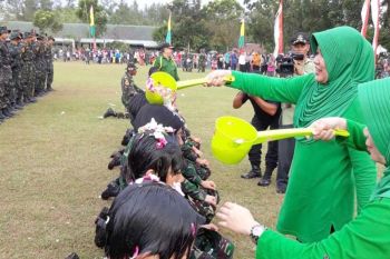 Taruna Akmil jalani tradisi pesta air