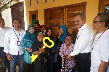 PT TWC membantu membedah rumah
