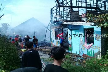 Kebakaran rumah dinas guru Sampit nyaris meluas
