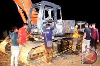 Bakar alat berat perusahaan, Lima koordinator demonstras anarkis ditangkap polisi