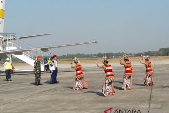 Gamelan iringi kedatangan pesawat pembawa api Asian Games (video)