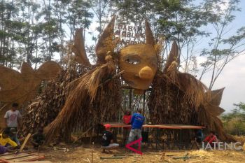 Warga siapkan arena Festival Lima Gunung 2018
