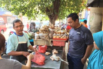 Hendi ajak warganya ikut kendalikan harga