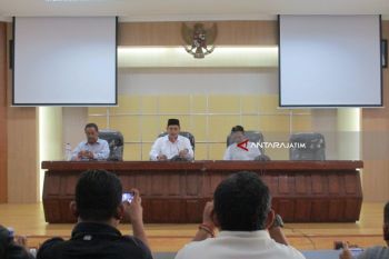 Hendi ajak masyarakat kurangi sampah plastik
