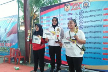 Tiga Anak Binaan Astra Agro di Sulawesi juara karate