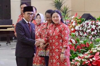 Bupati Waykanan terima penghargaan Manggala Karya Kencana
