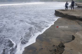 Abrasi Pantai Dampak Gelombang Tinggi
