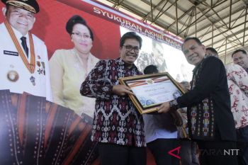 Gubernur berikan penghargaan kepada BI Perwakilan NTT