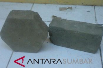 Pelajar Pariaman olah limbah cair jadi barang ekonomis