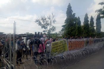 Ratusan pengunjuk rasa tolak rekapitulasi KPU Sumsel