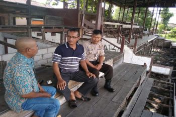 Pencurian masih marak, lantai tribun pun diembat