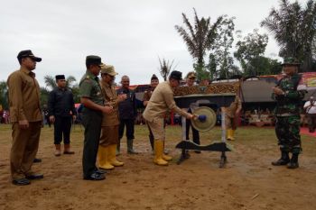 Membuka keterisoliran melalui TMMD 102, di Pasaman Barat