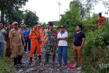 Pemuda di Toili Luwuk hilang terserat banjir