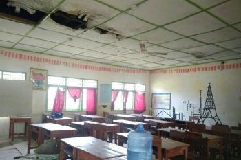 Bangunan dan ruang kelas rusak SMAN 20 diperbaiki