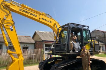 KKP beri bantuan excavator untuk Pemkot Palembang