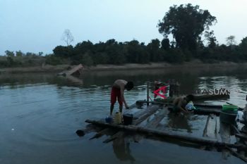 Musim kemarau, warga terpaksa gunakan air Sungai Musi
