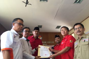 PDIP targetkan lima kader duduk di DPRD Padang