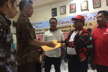 KPU Sumbar terima pendaftaran caleg 16 partai politik