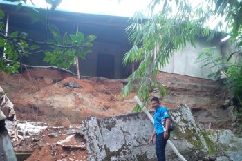 Warga Lubuklinggau kuatir longsor susulan