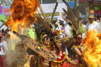 Tari Dayak sambut obor Asian Games