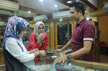HARGA EMAS TURUN DI PADANG