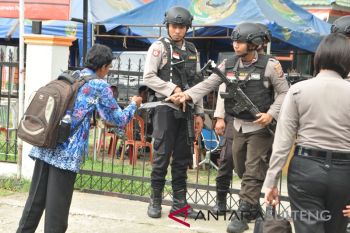 500 polisi amankan Sekretariat KPU Parigi Moutong