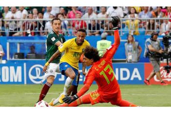 Dikritik bersandiwara di lapangan, Ronaldo tetap bela Neymar