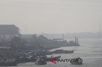 Palembang Diselimuti Kabut Asap Tipis
