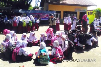 Pariaman bina siswa-guru siaga bencana