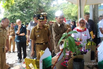 Mahasiswa KKN Unand ekspos olahan jagung di Pasaman Barat