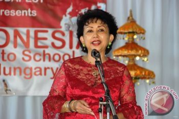 Dubes Indonesia Wening Esthyprobo didaulat jadi juri ratu kecantikan di Kota Kisvrda, Hungaria