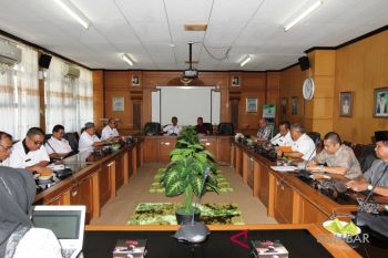 Pemkab Tanah Datar bahas kerja sama denganPerguruan Tinggi