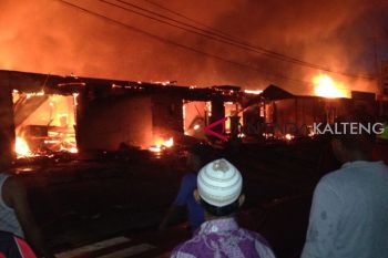 Diduga korsleting listrik, 9 ruko dan 2 rumah di Pangkalan Bun terbakar