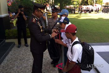 Polres Banyumas salurkan bantuan pendidikan