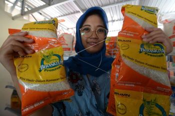 Beras kemasan 200 gram segera dijual di Buntok